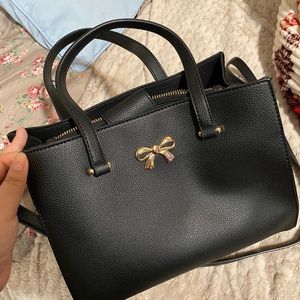 Black shoulder bag with gold bow